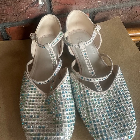 Elegant Beaded shoes - Picture 1 of 4